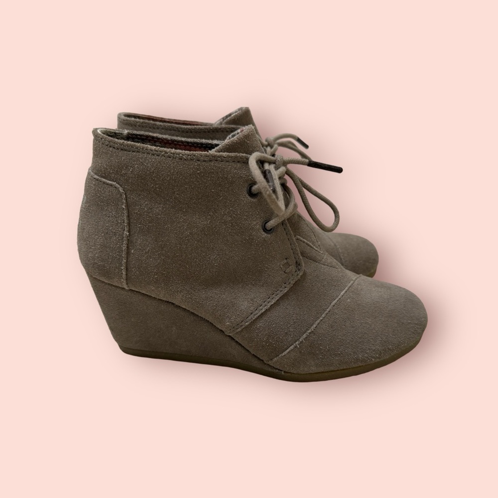TOMS Desert Wedge Booties Suede Taupe Women’s Size 5.5